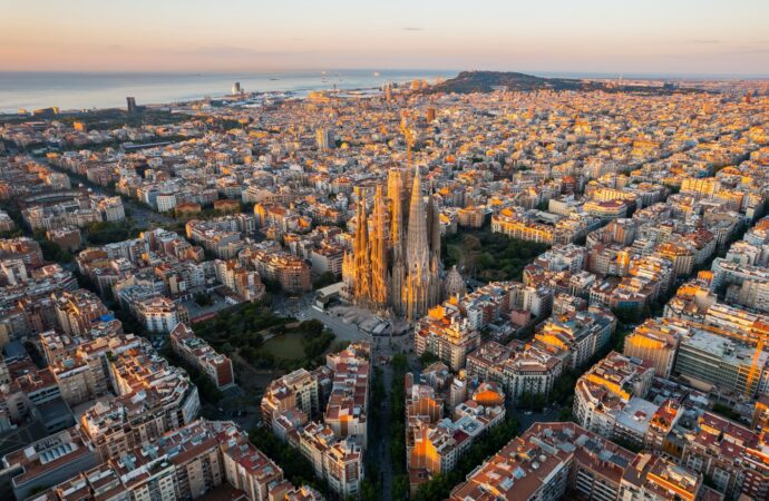 Comparing the Vibrant Cultures of Barcelone and Copenhague