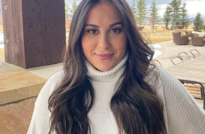 The Rise of Claudia Oshry: Comedian and Social Media Influencer