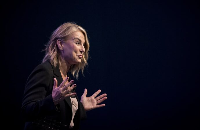 Understanding Esther Perel: Pioneer in Relationship Therapy