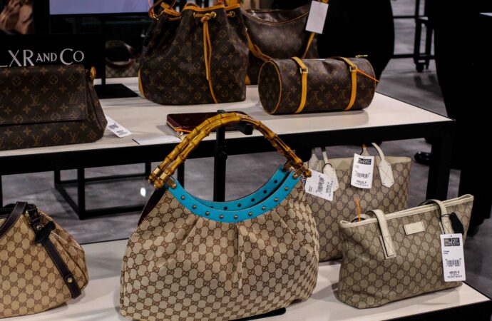 Exploring the World of Saks Off Fifth: Affordable Luxury Fashion