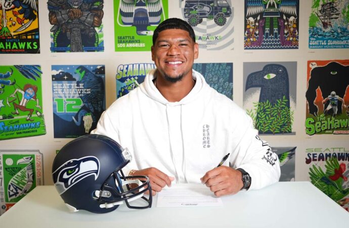 Latest News on the Arroyo Seahawks Football Team