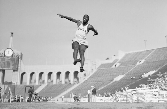Jackie Robinson: A Legacy of Courage and Change in Baseball