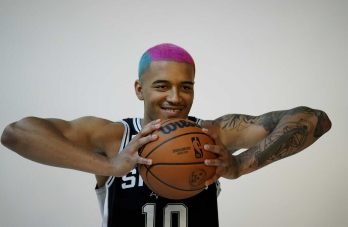 Jeremy Sochan: A Rising Star in the NBA
