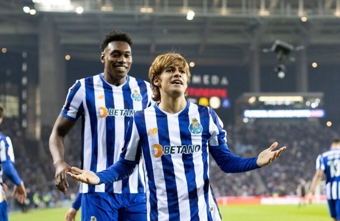 The Intense Rivalry: Nacional vs Porto in Portuguese Football