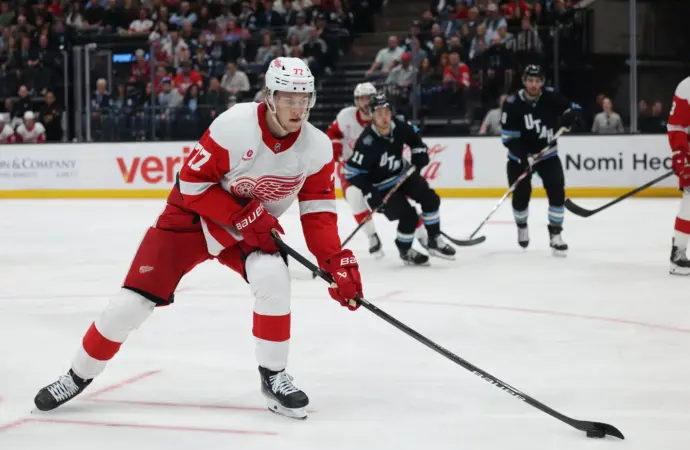 Red Wings vs Mammoth: A Clash of the Titans