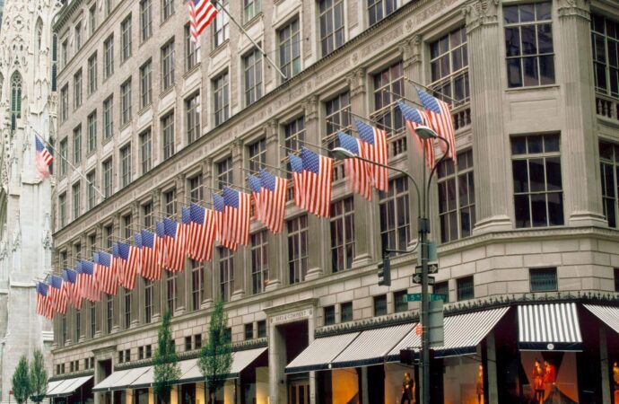 Saks Fifth Avenue: A Luxury Retail Icon in 2023