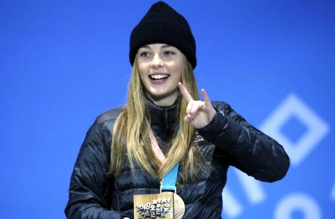 Zoi Sadowski-Synnott: The Rising Star of Snowboarding