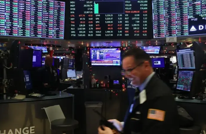 Dow Jones Futures Plummet Amid Iran’s Closure of the Strait of Hormuz