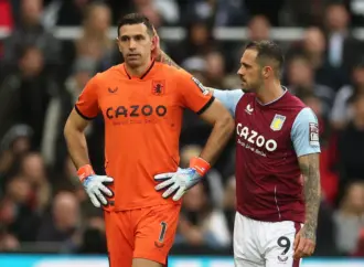 Emiliano Martínez Faces Challenges After Aston Villa’s Loss to Manchester United