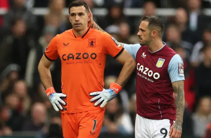 Emiliano Martínez Faces Challenges After Aston Villa’s Loss to Manchester United