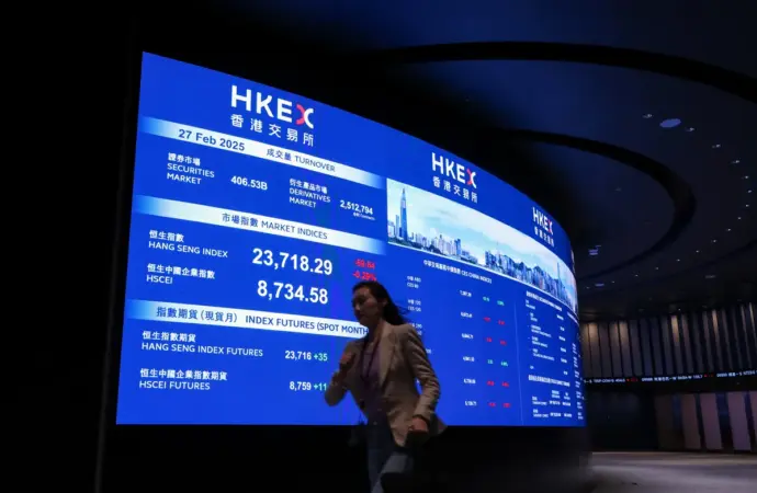 Hang Seng Index Experiences Minor Decline Amid Mixed Market Signals