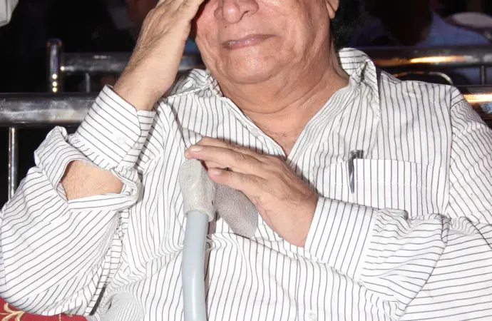 Kader Khan Tribute by Sunil Grover on The Great Indian Kapil Show