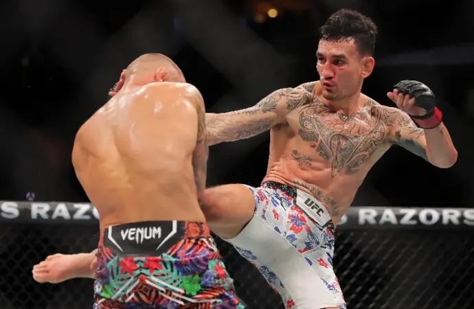 Max holloway vs charles oliveira ufc 326