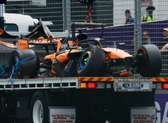Oscar Piastri Crashes Out of Australian GP Before Race Start