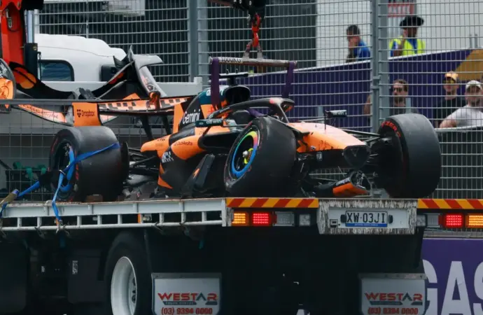 Oscar Piastri Crashes Out of Australian GP Before Race Start