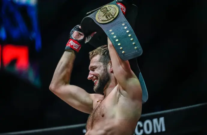 Reinier de Ridder Faces Defeat Against Caio Borralho at UFC 326