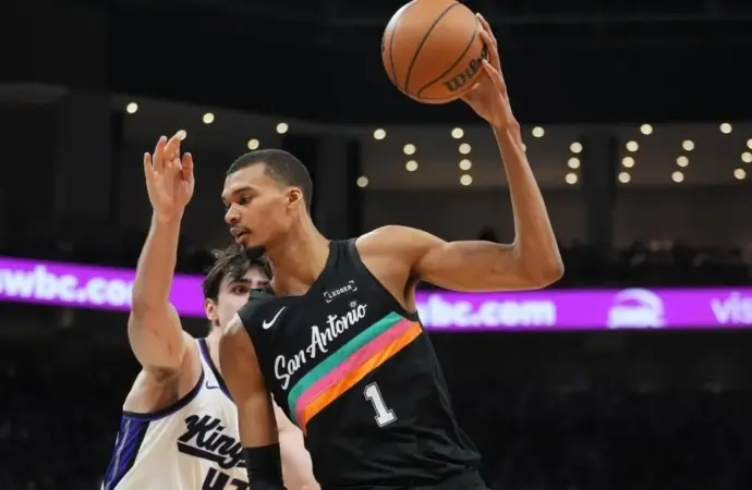 Spurs vs Rockets: A Crucial Western Conference Clash