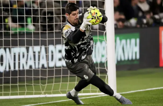 Thibaut Courtois Reaches Out to Antonín Kinsky After Champions League Struggles