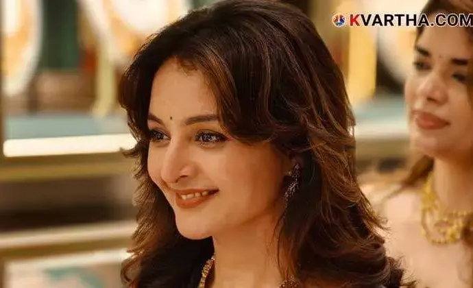 മഞ്ജു വാര്യര്: What Happened to Manju Warrier During a Jewelry Showroom Inauguration?