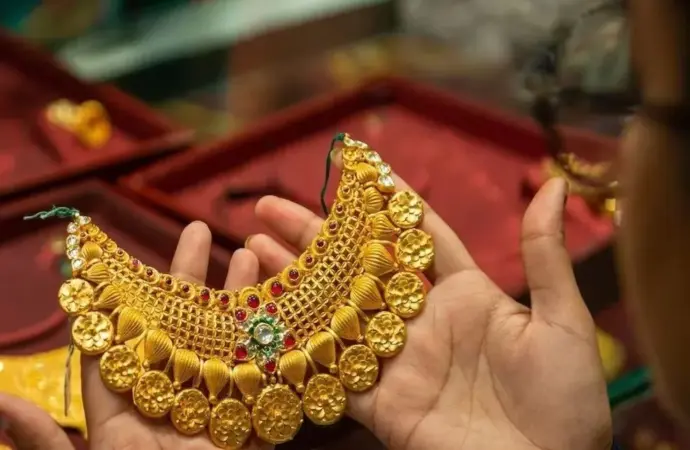 Gold price: How Do Recent Changes in s Affect Buyers?