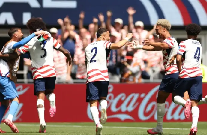 USMNT loses to Turkey, Ecuador shocks Germany, and Tunisia struggles in World Cup group stage