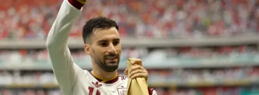 Spain advances in World Cup after 1-0 victory over Uruguay in Guadalajara