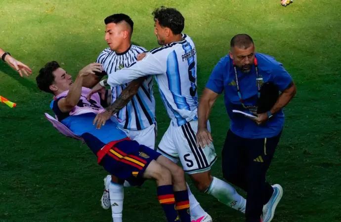Spain’s Gavi believes Argentina’s Paredes should not face suspension after World Cup final incident