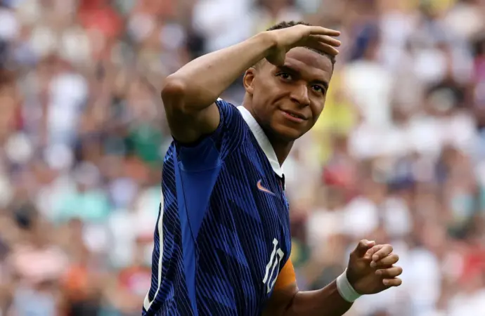 Mbappé surpasses Messi in World Cup goal-scoring and Golden Boot race