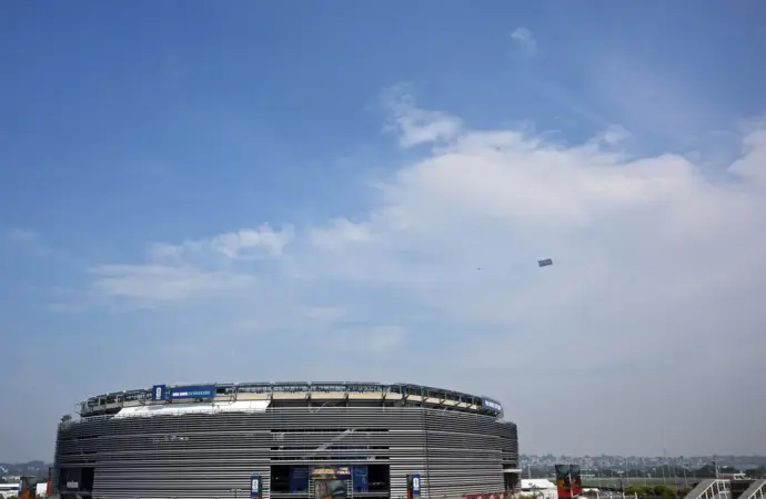 New York faces smoke, travel challenges ahead of World Cup final