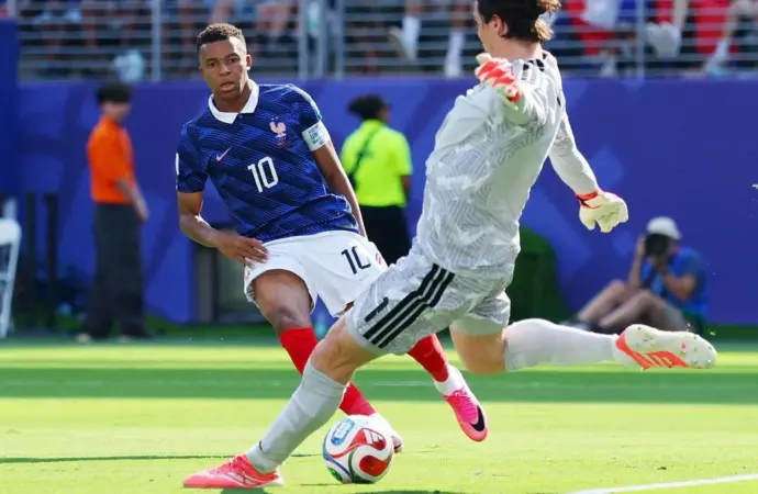 France defeats Sweden 3-0 to advance to World Cup last 16